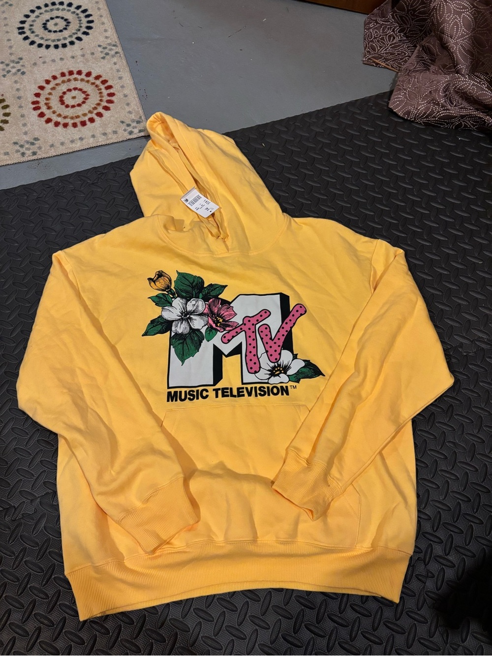 NWT! MTV Yellow Graphic Hoodie - MTV Music Television Logo XL